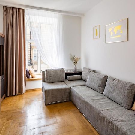 Three Bedroom Apartment On Rynok Square リヴィウ エクステリア 写真