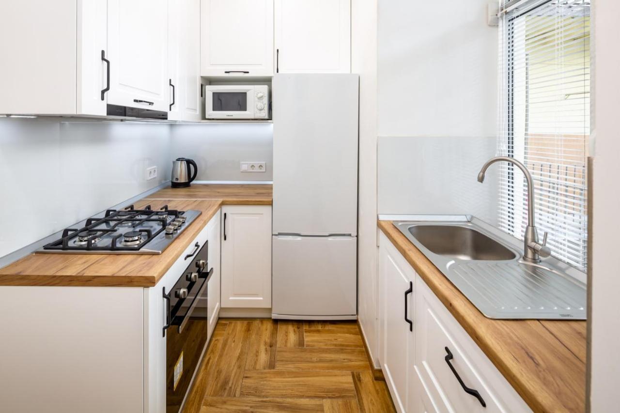Three Bedroom Apartment On Rynok Square リヴィウ エクステリア 写真