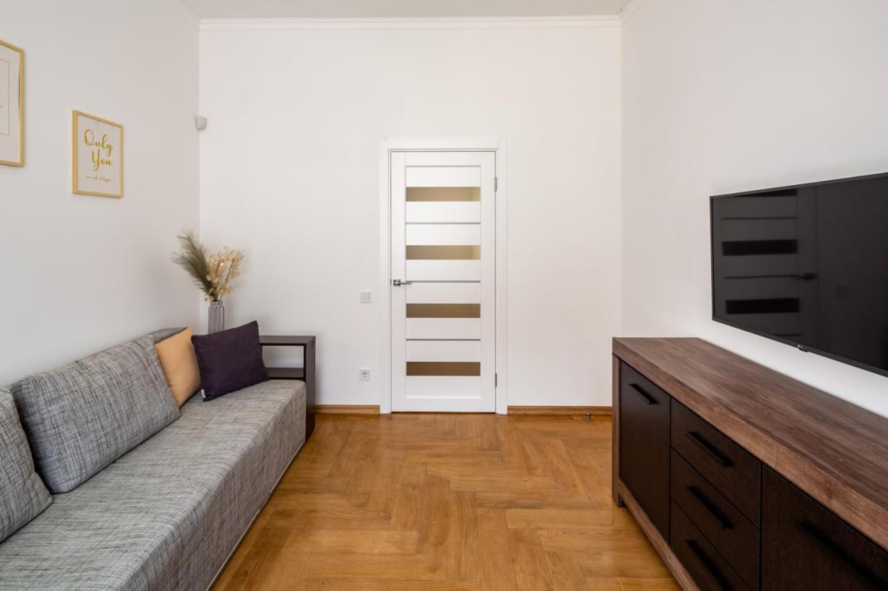 Three Bedroom Apartment On Rynok Square リヴィウ エクステリア 写真