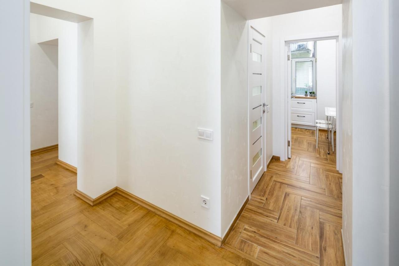 Three Bedroom Apartment On Rynok Square リヴィウ エクステリア 写真