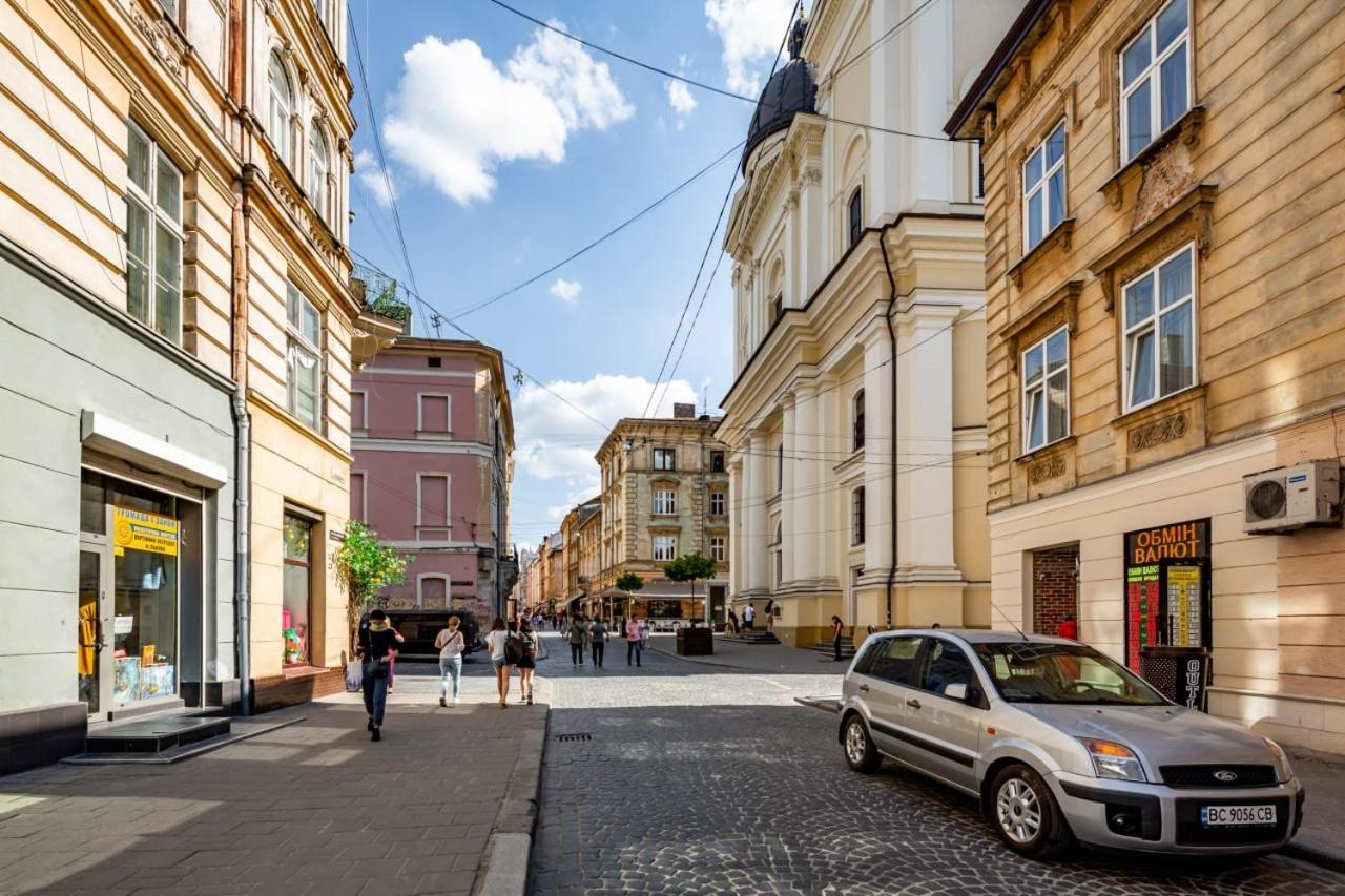Three Bedroom Apartment On Rynok Square リヴィウ エクステリア 写真