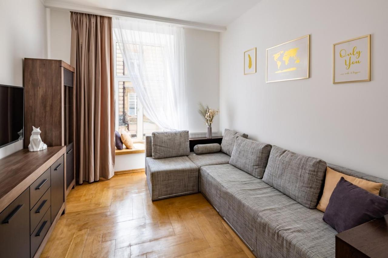 Three Bedroom Apartment On Rynok Square リヴィウ エクステリア 写真